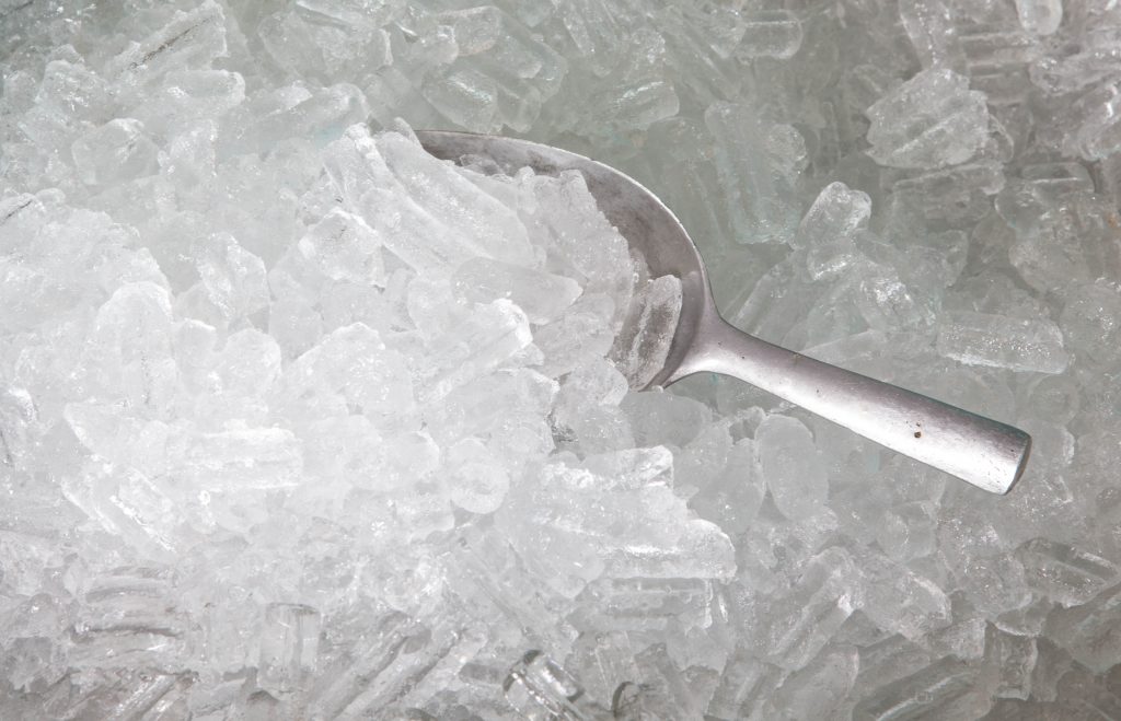 Ice with scoop