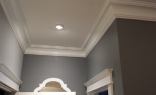 white crown molding