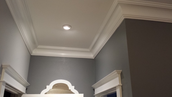 white crown molding