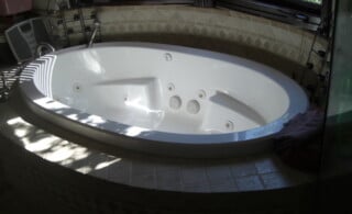 Whirlpool tub