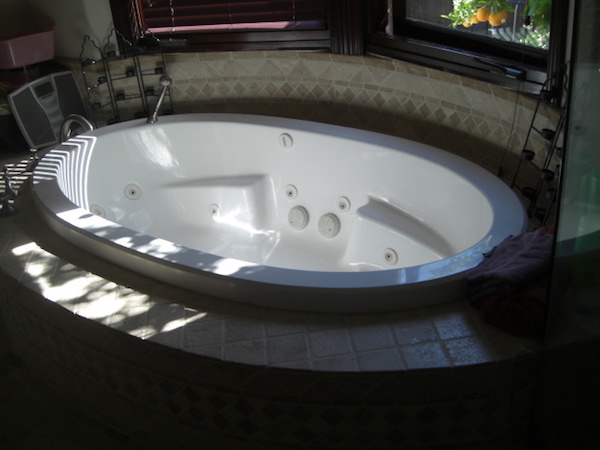 Whirlpool tub