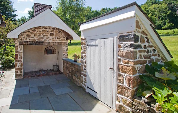 Colonial outbuilding