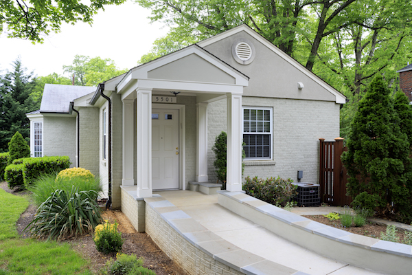 Home with accessible ramp