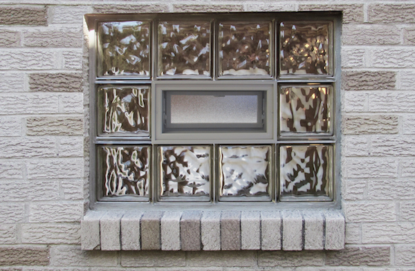Air vent in glass block window