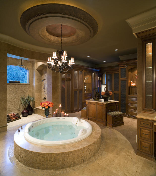 Open round jetted tub with Chandelier