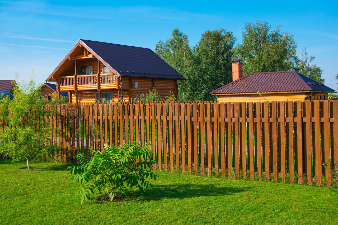 2021 Vinyl Vs Wood Fence Guide Costs Pros Cons Homeadvisor