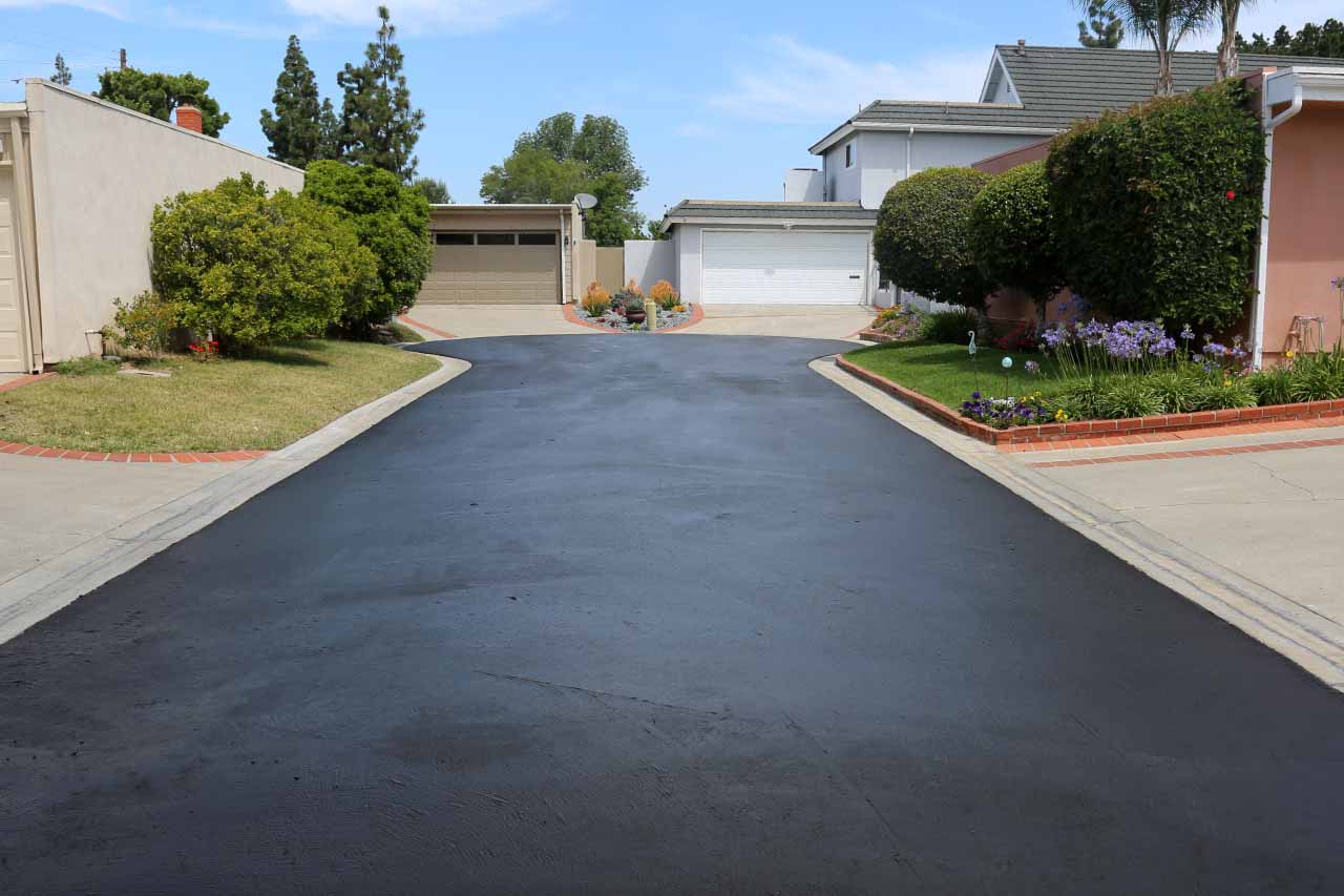 How Much Does an Asphalt Driveway Cost? (2024)