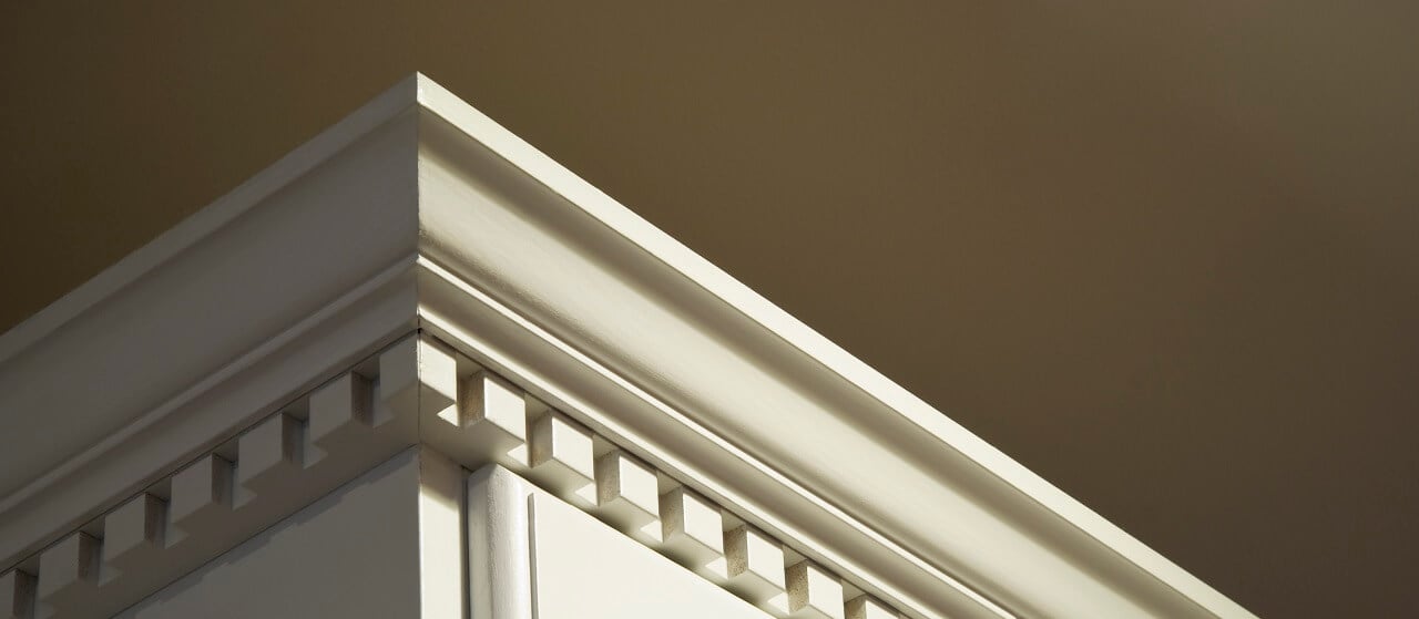 white crown molding